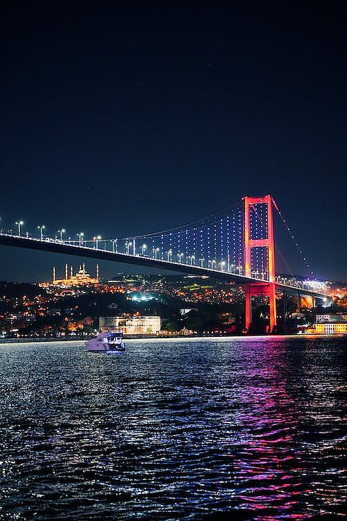 Istanbul bei Nacht, Bosporus Brücke